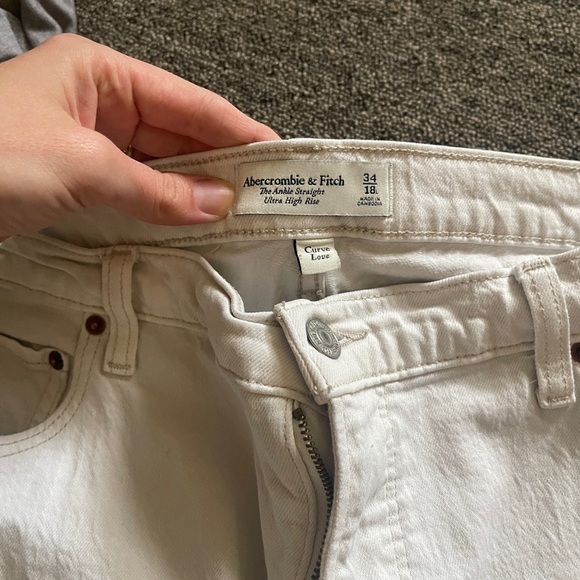 Abercrombie & Fitch ankle straight ultra high rise white denim jeans size 34 - Picture 4 of 7